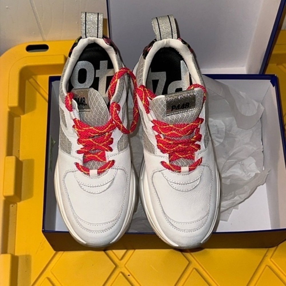 NIB p448 white Luke sneakers